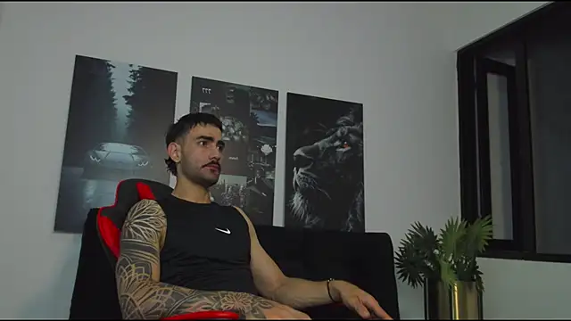 Snapshot of Austin_bolt chatting on February 13, 2:12 am Austin bolt online show from February 13, 2:12 am