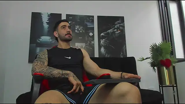 Snapshot of Austin_bolt chatting on February 16, 8:33 pm Austin bolt online show from February 16, 8:33 pm