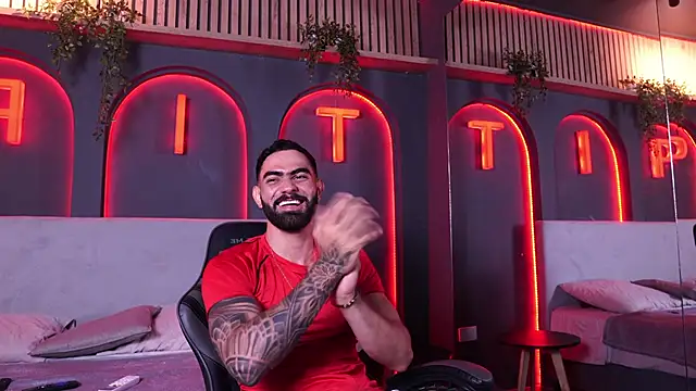 Snapshot of Austin_bolt chatting on September 23, 2:47 am Austin bolt online show from September 23, 2:47 am