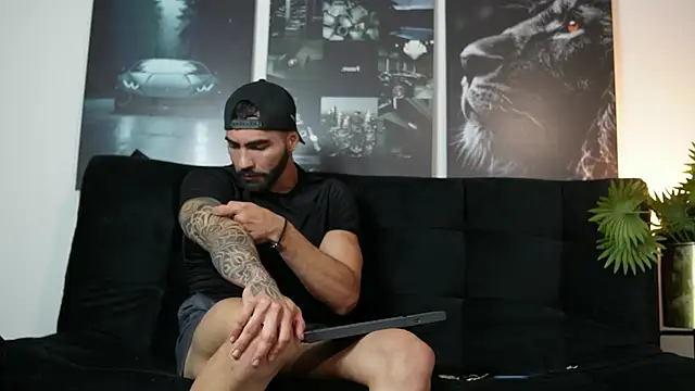 Snapshot of Austin_bolt chatting on October 10, 2:43 am Austin bolt online show from October 10, 2:43 am