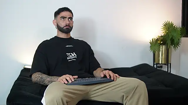 Snapshot of Austin_bolt chatting on October 13, 1:16 am Austin bolt online show from October 13, 1:16 am