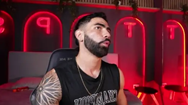 Snapshot of Austin_bolt chatting on October 15, 2:44 am Austin bolt online show from October 15, 2:44 am