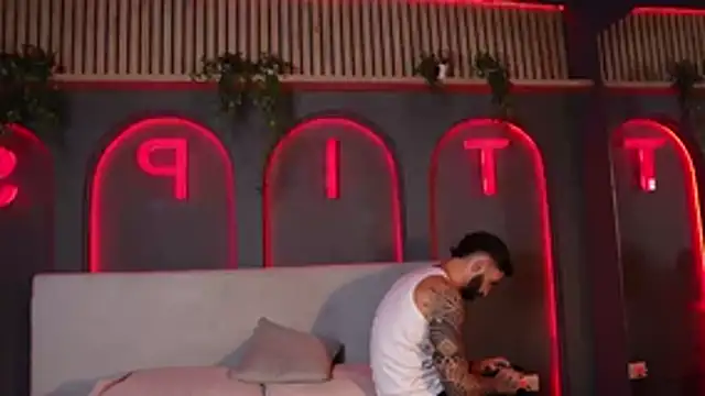 Snapshot of Austin_bolt chatting on October 16, 2:23 am Austin bolt online show from October 16, 2:23 am