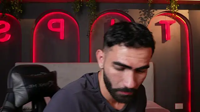 Snapshot of Austin_bolt chatting on October 28, 3:32 am Austin bolt online show from October 28, 3:32 am