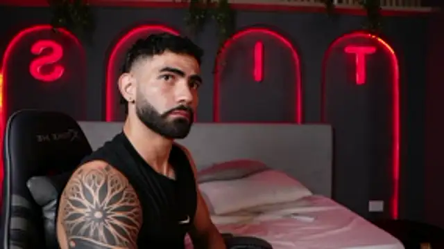 Snapshot of Austin_bolt chatting on November 3, 2:13 am Austin bolt online show from November 3, 2:13 am