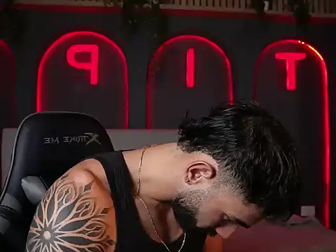 Snapshot of Austin_bolt chatting on November 11, 3:17 am Austin bolt online show from November 11, 3:17 am