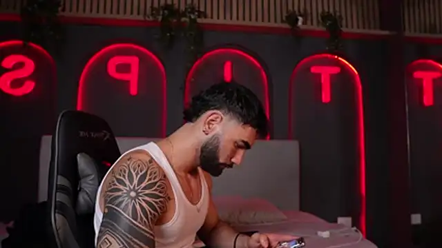 Snapshot of Austin_bolt chatting on November 17, 3:34 am Austin bolt online show from November 17, 3:34 am