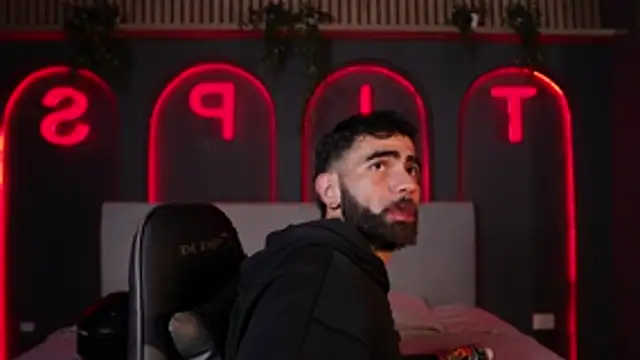 Snapshot of Austin_bolt chatting on November 21, 2:32 am Austin bolt online show from November 21, 2:32 am