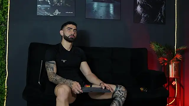 Snapshot of Austin_bolt chatting on December 4, 1:59 am Austin bolt online show from December 4, 1:59 am