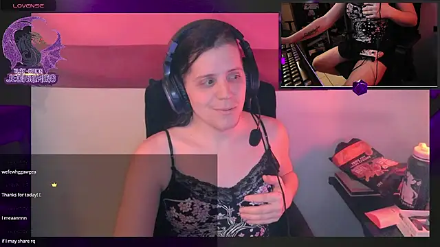 Snapshot of Rae-Suon chatting on February 22, 11:46 pm Rae-Suon online show from February 22, 11:46 pm