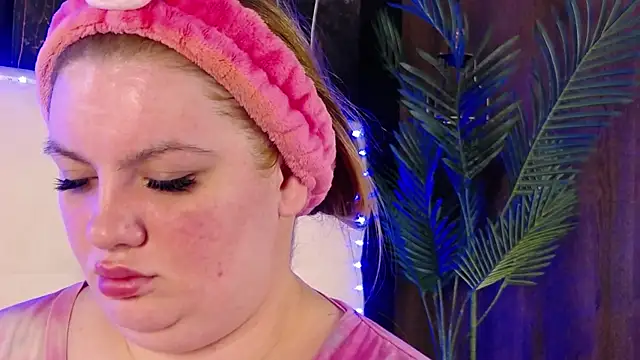 MelanieBrownn online show from April 15, 4:41 am