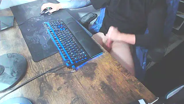 WouldLovetoFuckYou666 online show from December 4, 12:03 pm