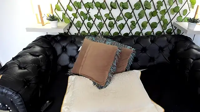 Snapshot of MARGOT_WHISPER chatting on February 18, 6:15 pm MARGOT WHISPER online show from February 18, 6:15 pm