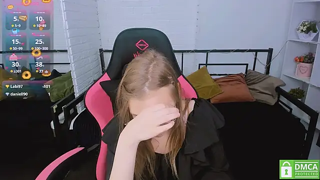 LayriantaVee online show from January 21, 1:00 pm