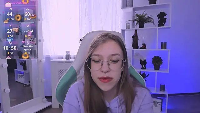 LayriantaVee online show from March 26, 7:03 am