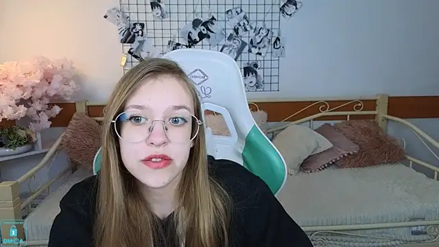 LayriantaVee online show from April 12, 6:18 am