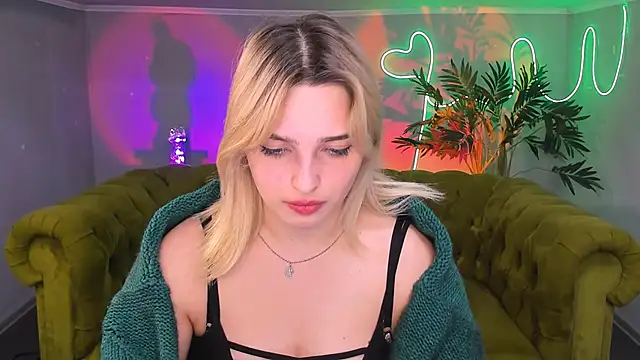 Snapshot of tendermeow chatting on February 5, 1:33 pm tendermeow online show from February 5, 1:33 pm