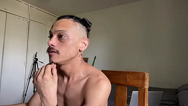 Snapshot of villanocat chatting on December 10, 4:38 pm villanocat online show from December 10, 4:38 pm