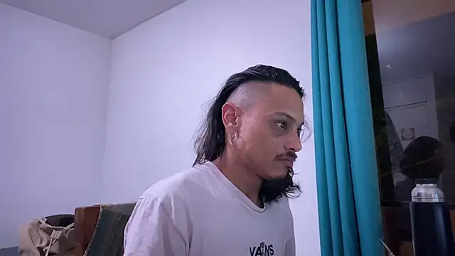 Snapshot of villanocat chatting on December 13, 3:38 am villanocat online show from December 13, 3:38 am