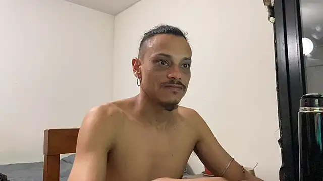 Snapshot of villanocat chatting on December 18, 6:10 am villanocat online show from December 18, 6:10 am