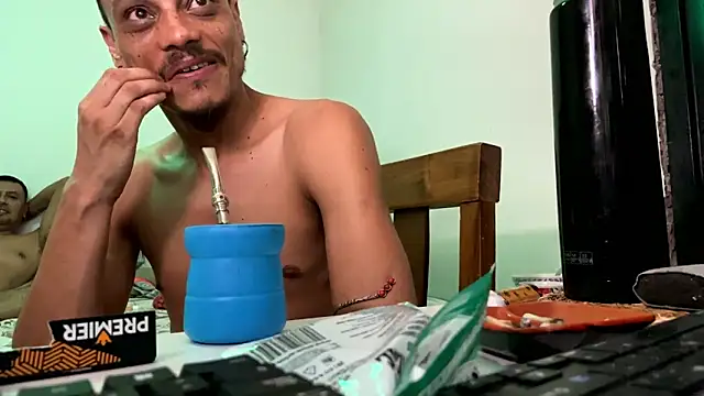 Snapshot of villanocat chatting on December 23, 3:18 am villanocat online show from December 23, 3:18 am