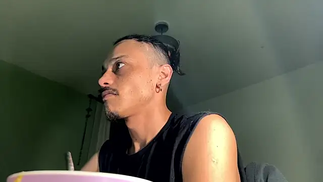 Snapshot of villanocat chatting on September 26, 2:26 am villanocat online show from September 26, 2:26 am