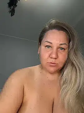 Snapshot of Anna_Curvy chatting on July 21, 3:42 am Anna Curvy online show from July 21, 3:42 am