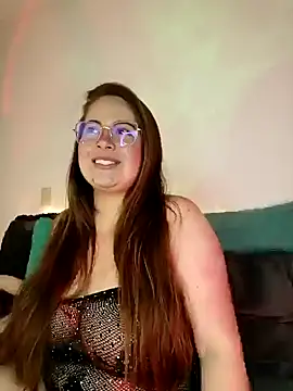 soofy   online show from March 13, 6:05 am