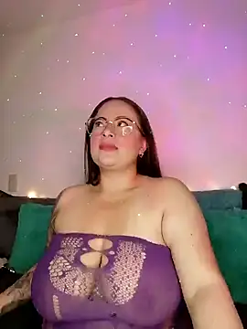 soofy   online show from December 3, 3:47 am