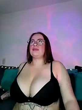 soofy   online show from March 29, 3:17 am