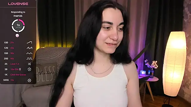 Snapshot of hannacheekss_ chatting on December 7, 2:09 am hannacheekss online show from December 7, 2:09 am