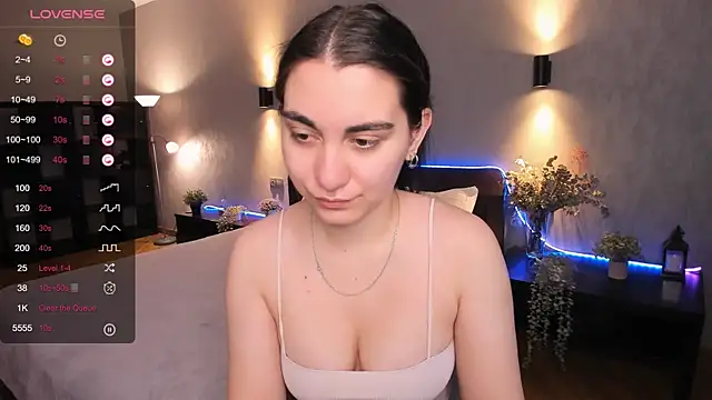 Snapshot of hannacheekss_ chatting on December 9, 7:17 am hannacheekss online show from December 9, 7:17 am