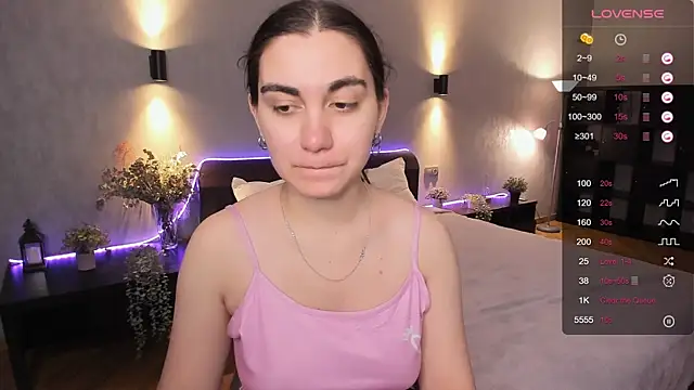 Snapshot of hannacheekss_ chatting on December 12, 10:02 am hannacheekss online show from December 12, 10:02 am