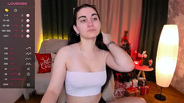 Snapshot of hannacheekss_ chatting on December 16, 2:57 am hannacheekss online show from December 16, 2:57 am