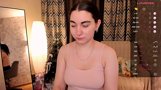 Snapshot of hannacheekss_ chatting on December 21, 1:58 am hannacheekss online show from December 21, 1:58 am