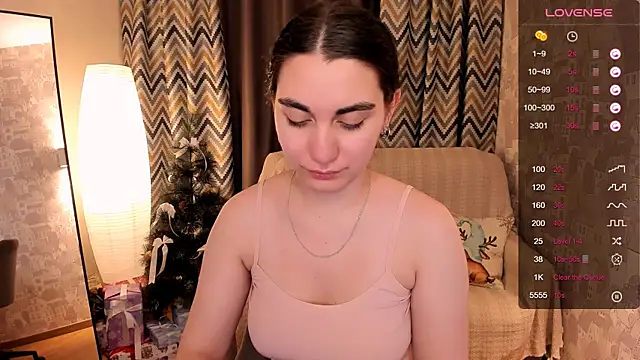 Snapshot of hannacheekss_ chatting on December 21, 5:03 am hannacheekss online show from December 21, 5:03 am