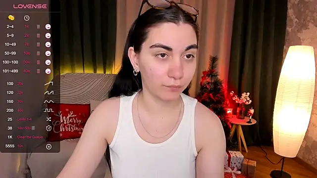 Snapshot of hannacheekss_ chatting on December 28, 2:01 am hannacheekss online show from December 28, 2:01 am