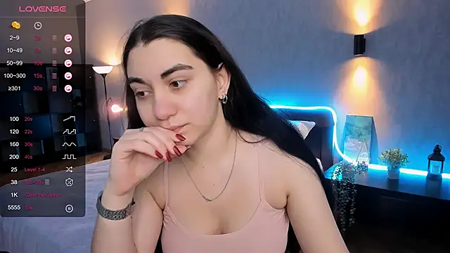 Snapshot of hannacheekss_ chatting on January 10, 1:53 am hannacheekss online show from January 10, 1:53 am