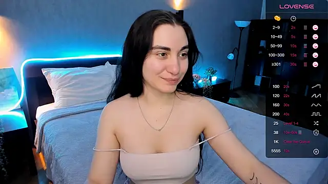 Snapshot of hannacheekss_ chatting on January 13, 10:03 am hannacheekss online show from January 13, 10:03 am