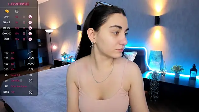 Snapshot of hannacheekss_ chatting on January 14, 2:08 am hannacheekss online show from January 14, 2:08 am