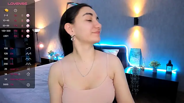 Snapshot of hannacheekss_ chatting on January 14, 5:19 am hannacheekss online show from January 14, 5:19 am