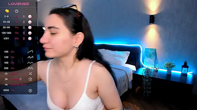 Snapshot of hannacheekss_ chatting on January 17, 5:53 am hannacheekss online show from January 17, 5:53 am