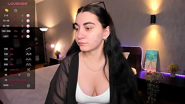 Snapshot of hannacheekss_ chatting on January 24, 1:56 am hannacheekss online show from January 24, 1:56 am