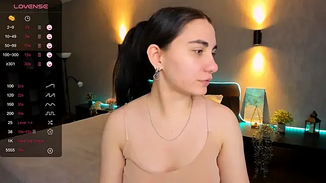 Snapshot of hannacheekss_ chatting on January 27, 5:36 am hannacheekss online show from January 27, 5:36 am