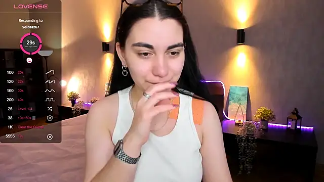 Snapshot of hannacheekss_ chatting on January 29, 2:09 am hannacheekss online show from January 29, 2:09 am