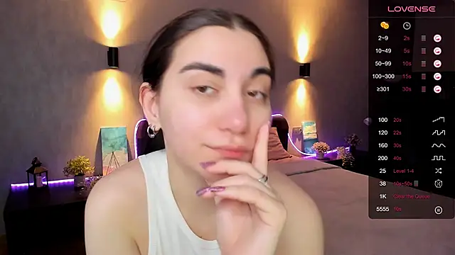 Snapshot of hannacheekss_ chatting on February 1, 5:18 am hannacheekss online show from February 1, 5:18 am