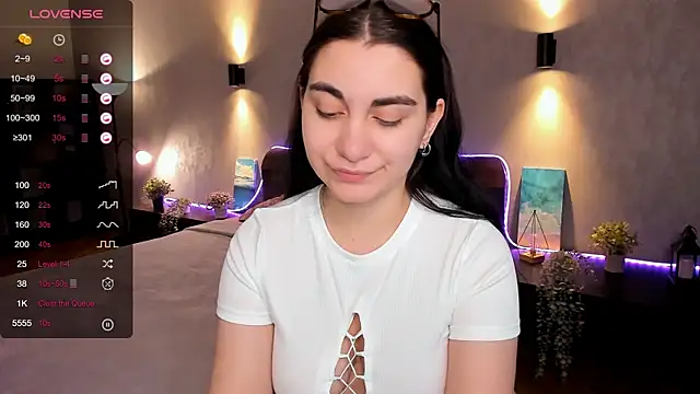 Snapshot of hannacheekss_ chatting on February 4, 2:07 am hannacheekss online show from February 4, 2:07 am