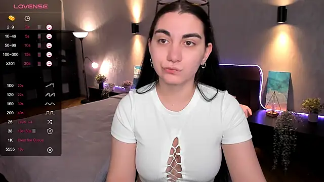 Snapshot of hannacheekss_ chatting on February 5, 2:08 am hannacheekss online show from February 5, 2:08 am