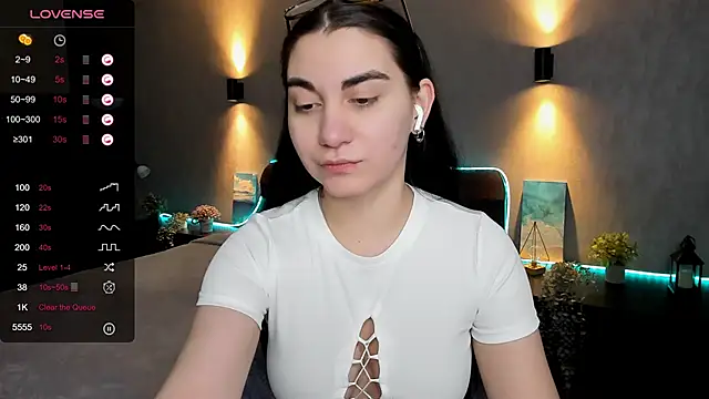 Snapshot of hannacheekss_ chatting on February 6, 2:00 am hannacheekss online show from February 6, 2:00 am