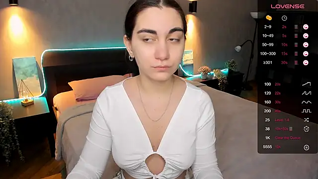 Snapshot of hannacheekss_ chatting on February 7, 6:56 am hannacheekss online show from February 7, 6:56 am